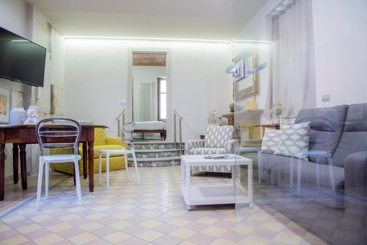 Appartamento Vacanze / Holiday Flat Farfalle&Rossobarbera Montegrosso dʼAsti Buitenkant foto