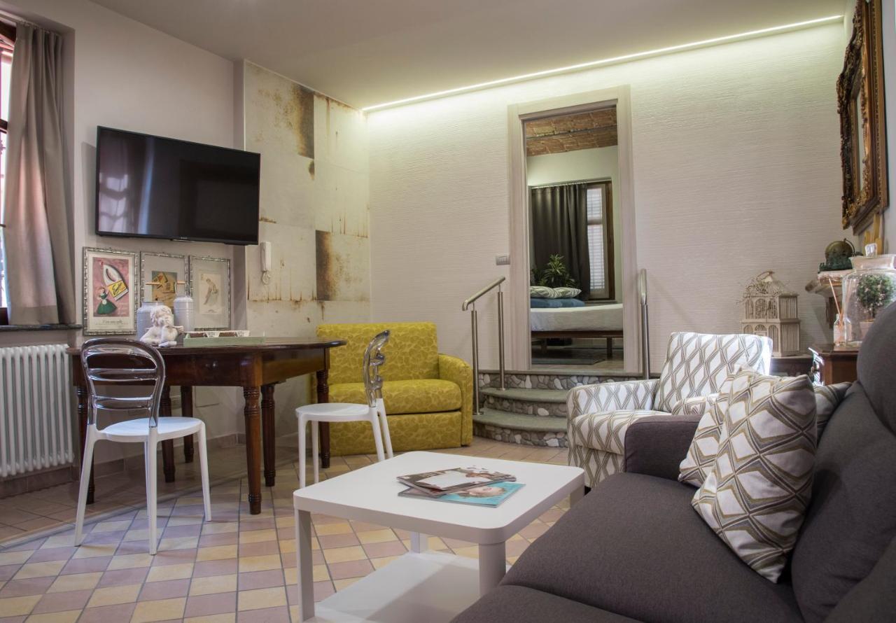 Appartamento Vacanze / Holiday Flat Farfalle&Rossobarbera Montegrosso dʼAsti Buitenkant foto
